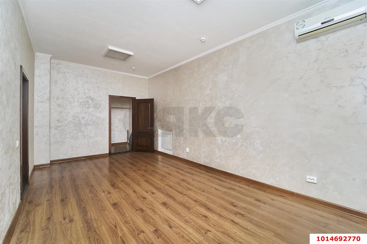 Фото №7: Отдельное здание <span class="whitespace-nowrap">335 м²</span>, <span class="whitespace-nowrap">3 эт.</span> - Краснодар, Прикубанский внутригородской округ, мкр. 40 лет Победы, ул. имени 40-летия Победы, 94