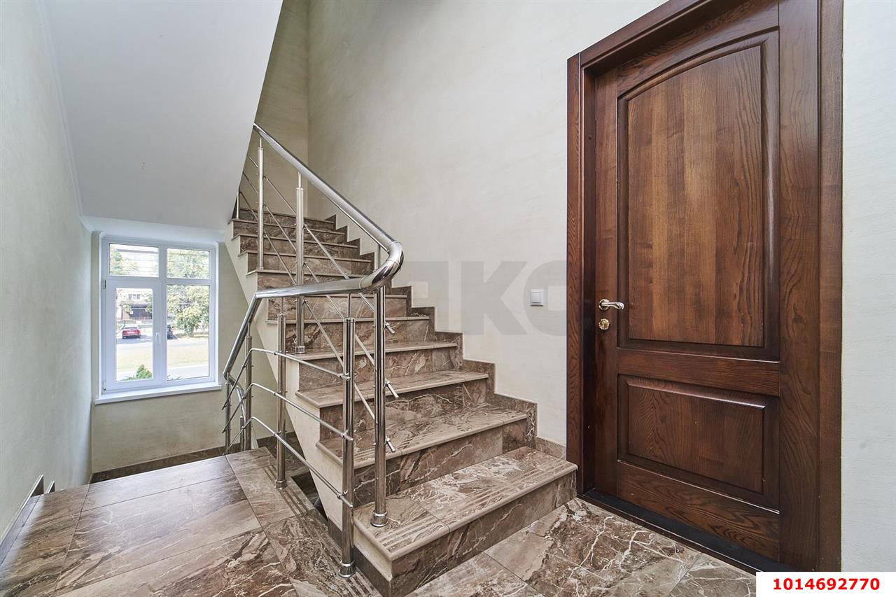 Фото №6: Отдельное здание <span class="whitespace-nowrap">335 м²</span>, <span class="whitespace-nowrap">3 эт.</span> - Краснодар, Прикубанский внутригородской округ, мкр. 40 лет Победы, ул. имени 40-летия Победы, 94