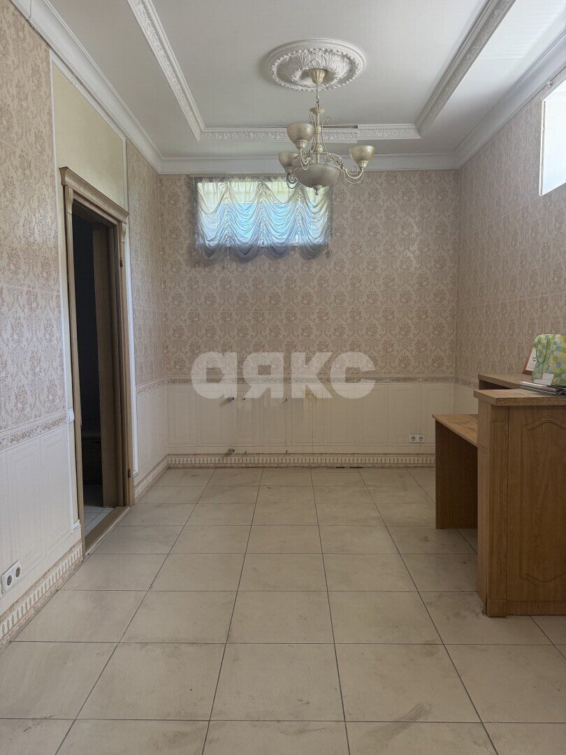 Фото №24: Дом <span class="whitespace-nowrap">670 м²</span> <span class="whitespace-nowrap">+ 10 сот.</span>, <span class="whitespace-nowrap">2 эт.</span> - Мариуполь, р. Жовтневый, ул. Административная площадь