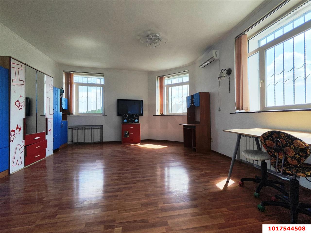 Фото №2: 3-комнатная квартира <span class="whitespace-nowrap">125 м²</span>, <span class="whitespace-nowrap">4/5 эт.</span> - Краснодар, Центральный внутригородской округ, мкр. Завод Измерительных Приборов, ул. Ростовское шоссе, 4
