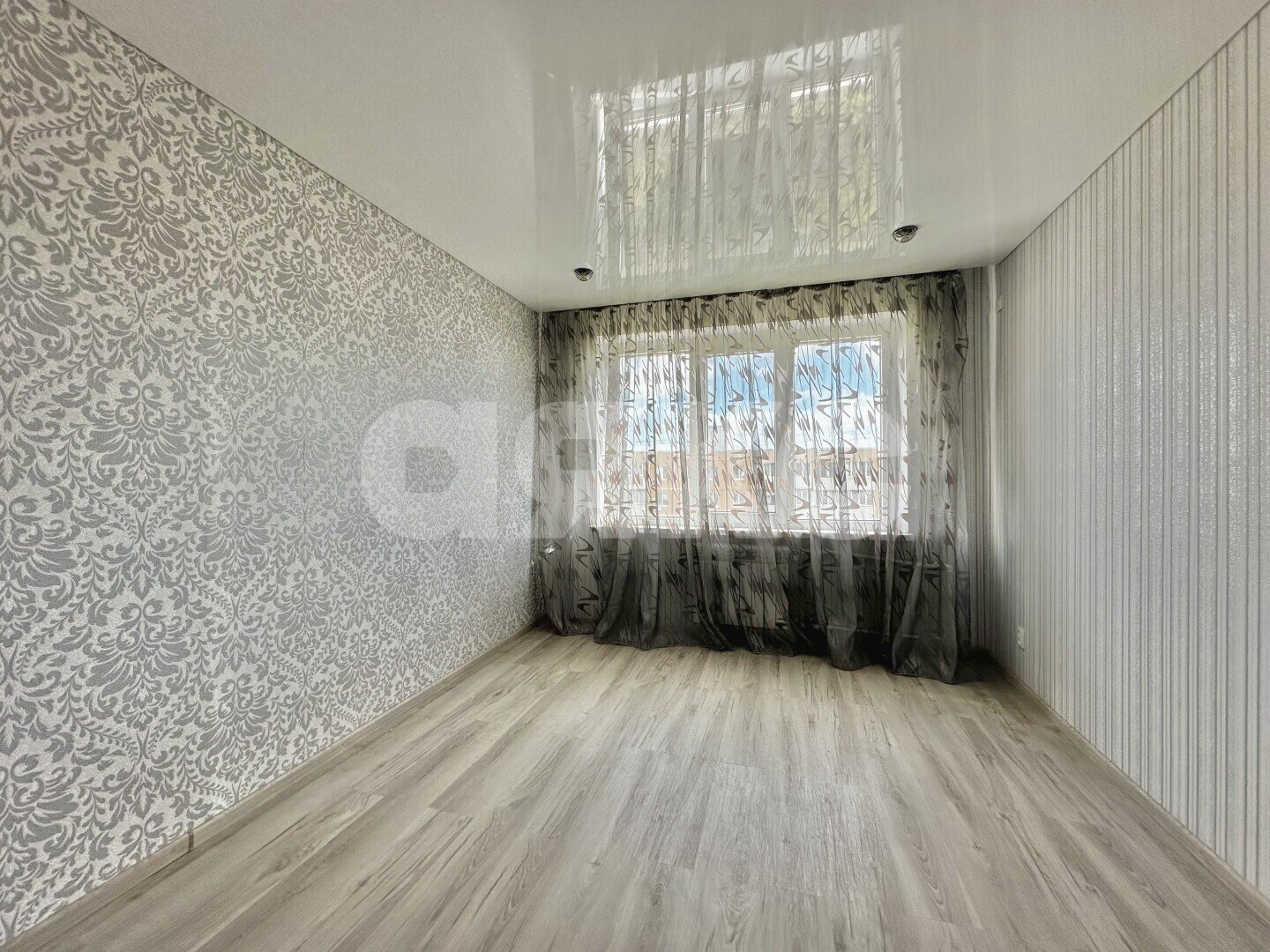 Фото №1: 3-комнатная квартира <span class="whitespace-nowrap">55 м²</span>, <span class="whitespace-nowrap">9/9 эт.</span> - Мариуполь, Жовтневый, мкр. Западный, ул. 50 лет СССР, 51