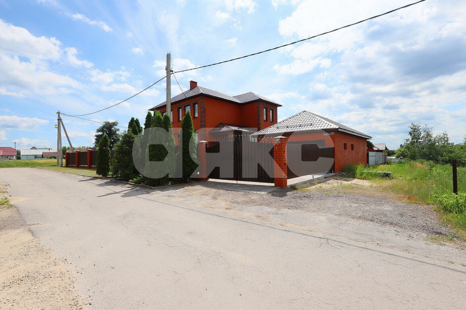 Фото №30: Дом <span class="whitespace-nowrap">249 м²</span> <span class="whitespace-nowrap">+ 10 сот.</span>, <span class="whitespace-nowrap">2 эт.</span> - КП Субурбия, ул. Восточная, 35