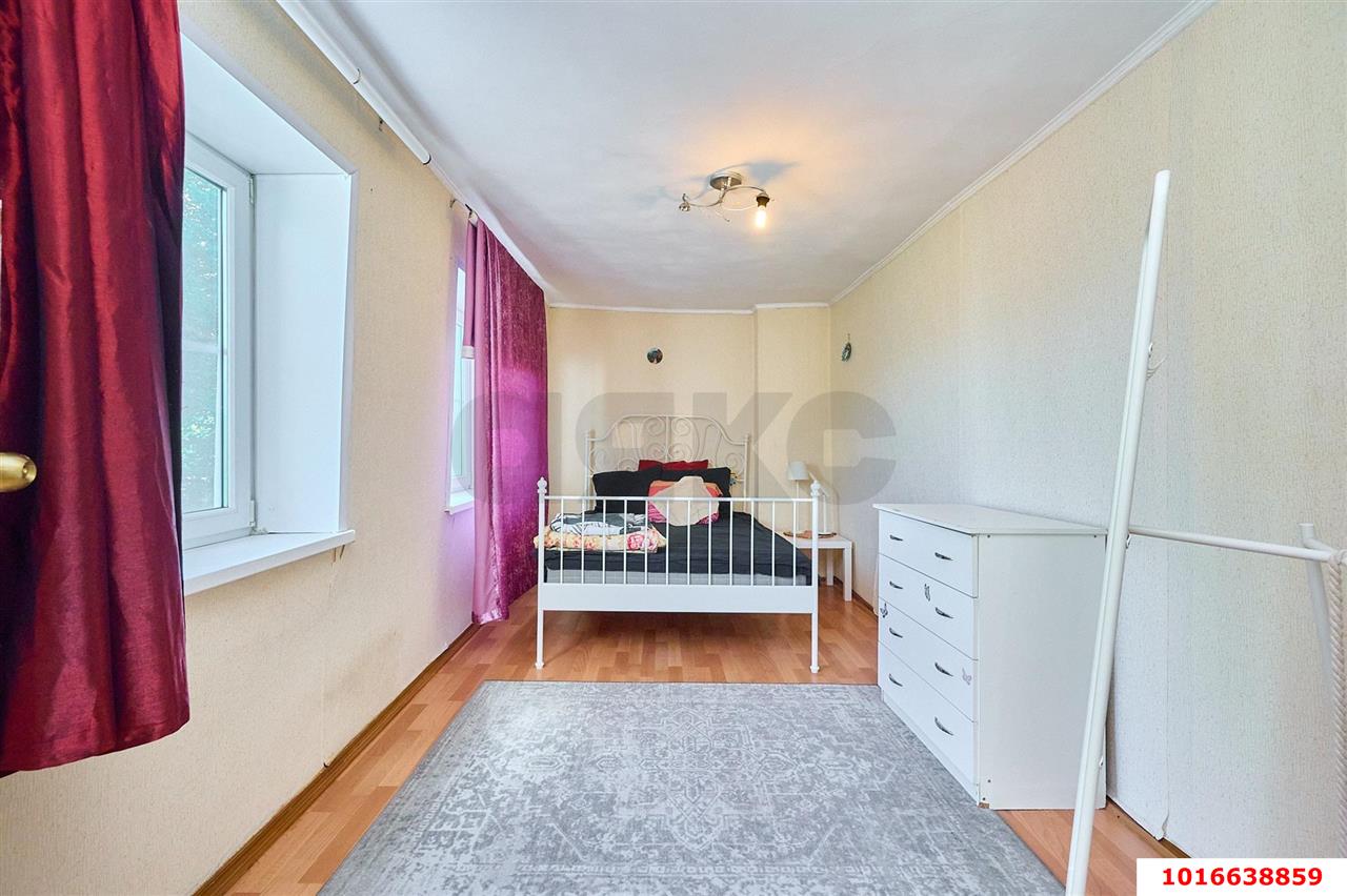 Фото №1: 2-комнатная квартира <span class="whitespace-nowrap">42 м²</span>, <span class="whitespace-nowrap">1/2 эт.</span> - Краснодар, Западный внутригородской округ, мкр. Центральный, ул. Чапаева, 71