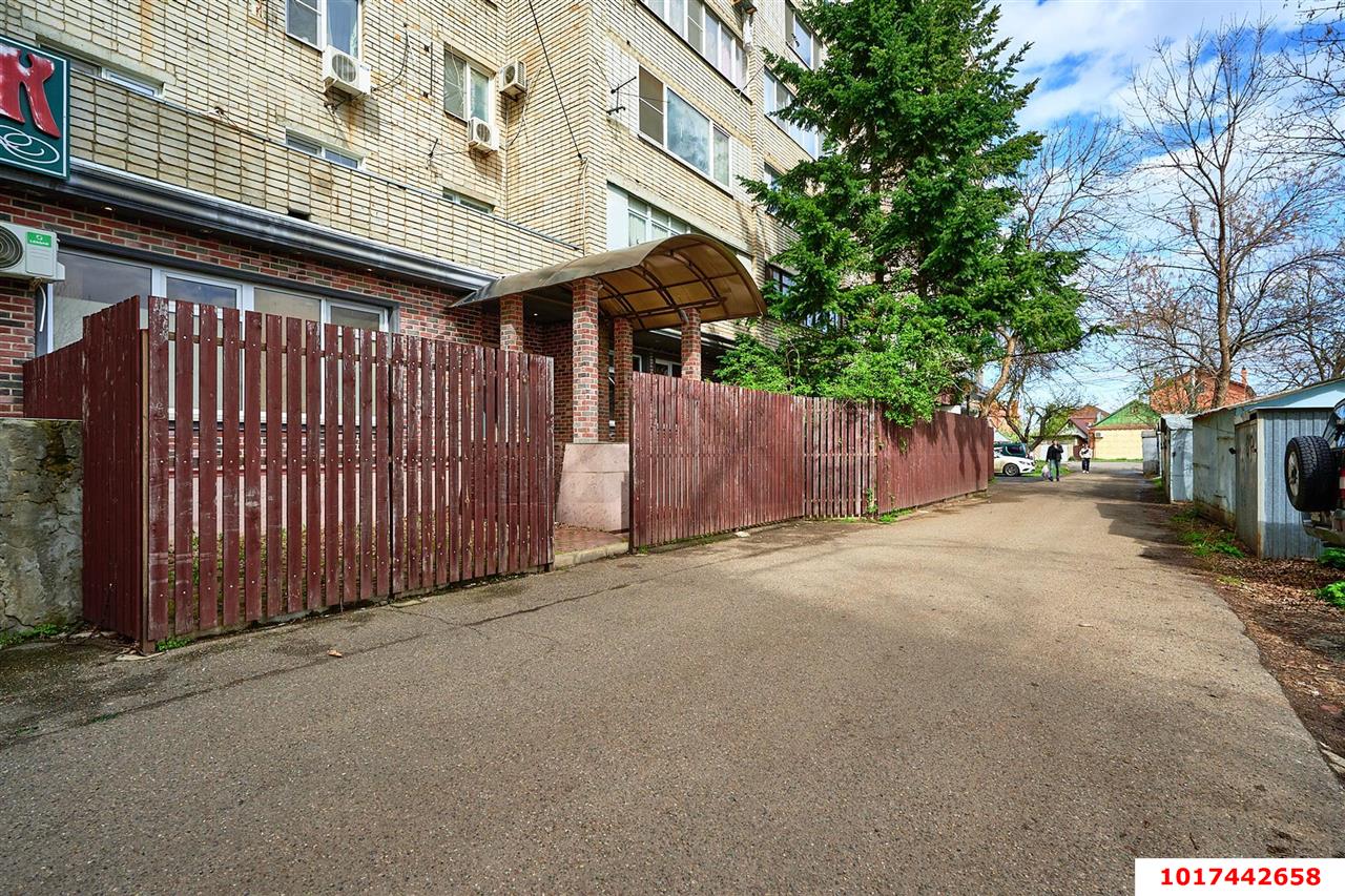 Фото №2: Торговое помещение <span class="whitespace-nowrap">289 м²</span>, <span class="whitespace-nowrap">1/9 эт.</span> - Краснодар, Западный внутригородской округ, мкр. Сельскохозяйственный Институт, ул. Алма-Атинская, 148