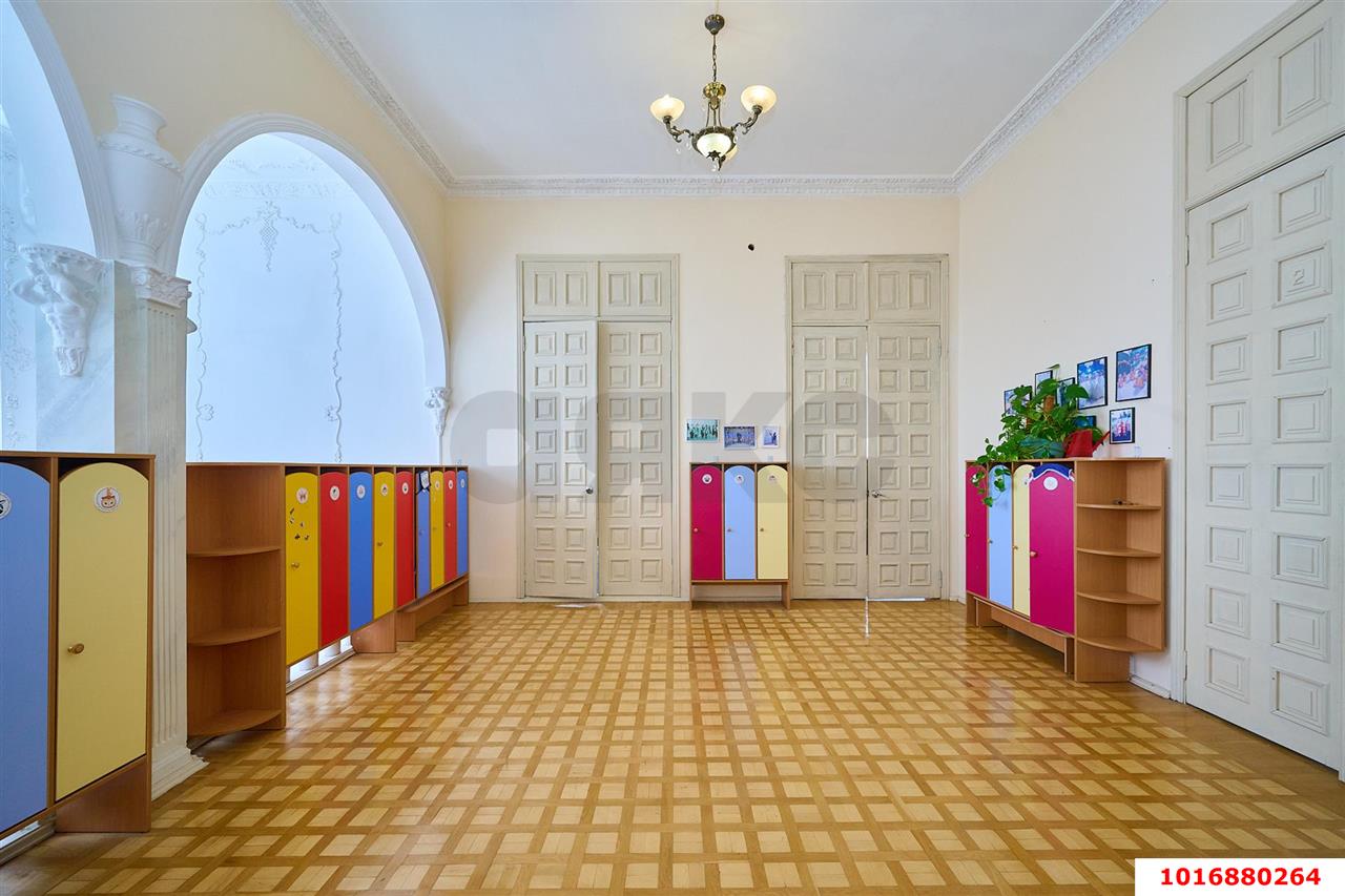 Фото №18: Дом <span class="whitespace-nowrap">493 м²</span> <span class="whitespace-nowrap">+ 6.21 сот.</span>, <span class="whitespace-nowrap">3 эт.</span> - Краснодар, Западный внутригородской округ, мкр. Кожзавод, ул. Володи Головатого, 64