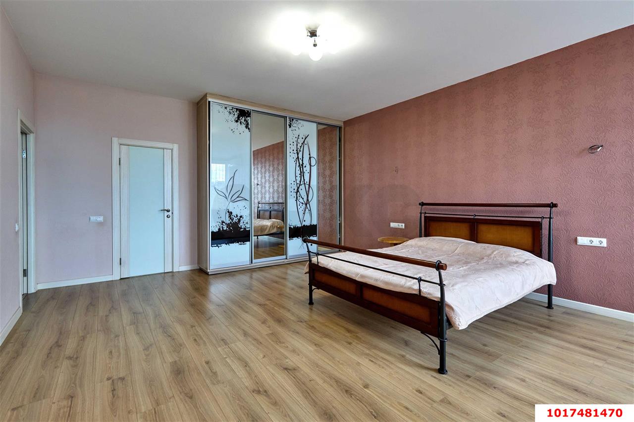 Фото №10: 3-комнатная квартира <span class="whitespace-nowrap">175 м²</span>, <span class="whitespace-nowrap">12/16 эт.</span> - Краснодар, Западный внутригородской округ, мкр. Центральный, ул. Комсомольская, 8