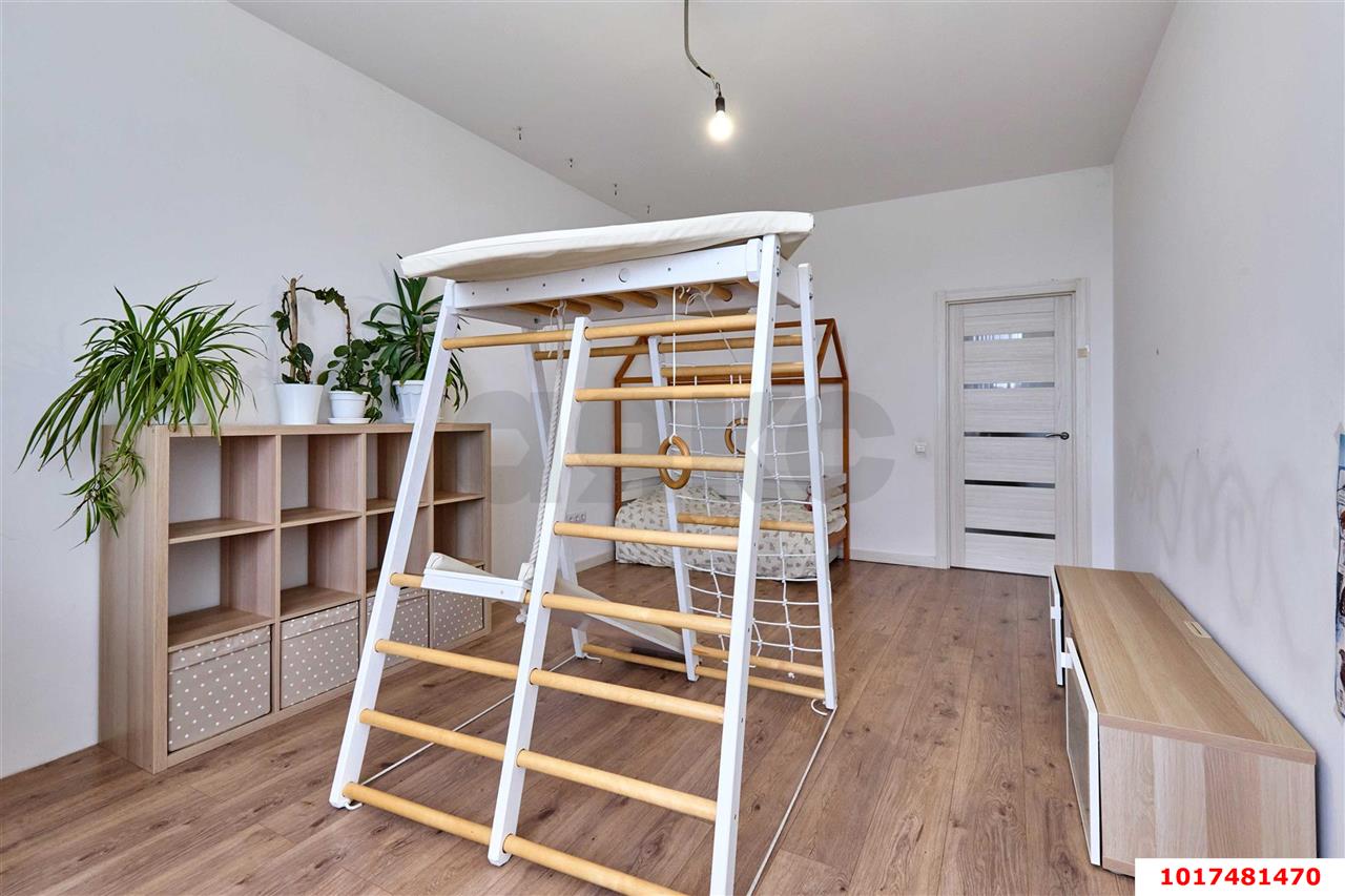Фото №8: 3-комнатная квартира <span class="whitespace-nowrap">175 м²</span>, <span class="whitespace-nowrap">12/16 эт.</span> - Краснодар, Западный внутригородской округ, мкр. Центральный, ул. Комсомольская, 8