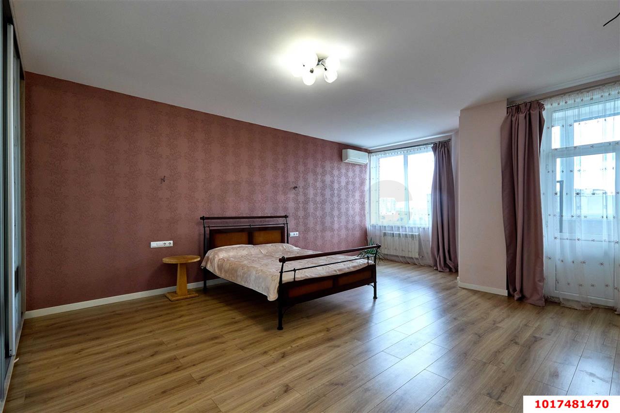 Фото №9: 3-комнатная квартира <span class="whitespace-nowrap">175 м²</span>, <span class="whitespace-nowrap">12/16 эт.</span> - Краснодар, Западный внутригородской округ, мкр. Центральный, ул. Комсомольская, 8