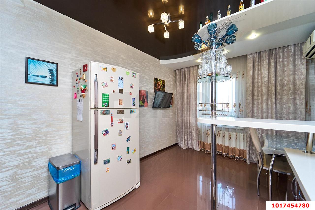 Фото №3: 2-комнатная квартира <span class="whitespace-nowrap">63 м²</span>, <span class="whitespace-nowrap">14/14 эт.</span> - Краснодар, Прикубанский внутригородской округ, мкр. Восточно-Кругликовский, ул. Героя А.А. Аверкиева, 10