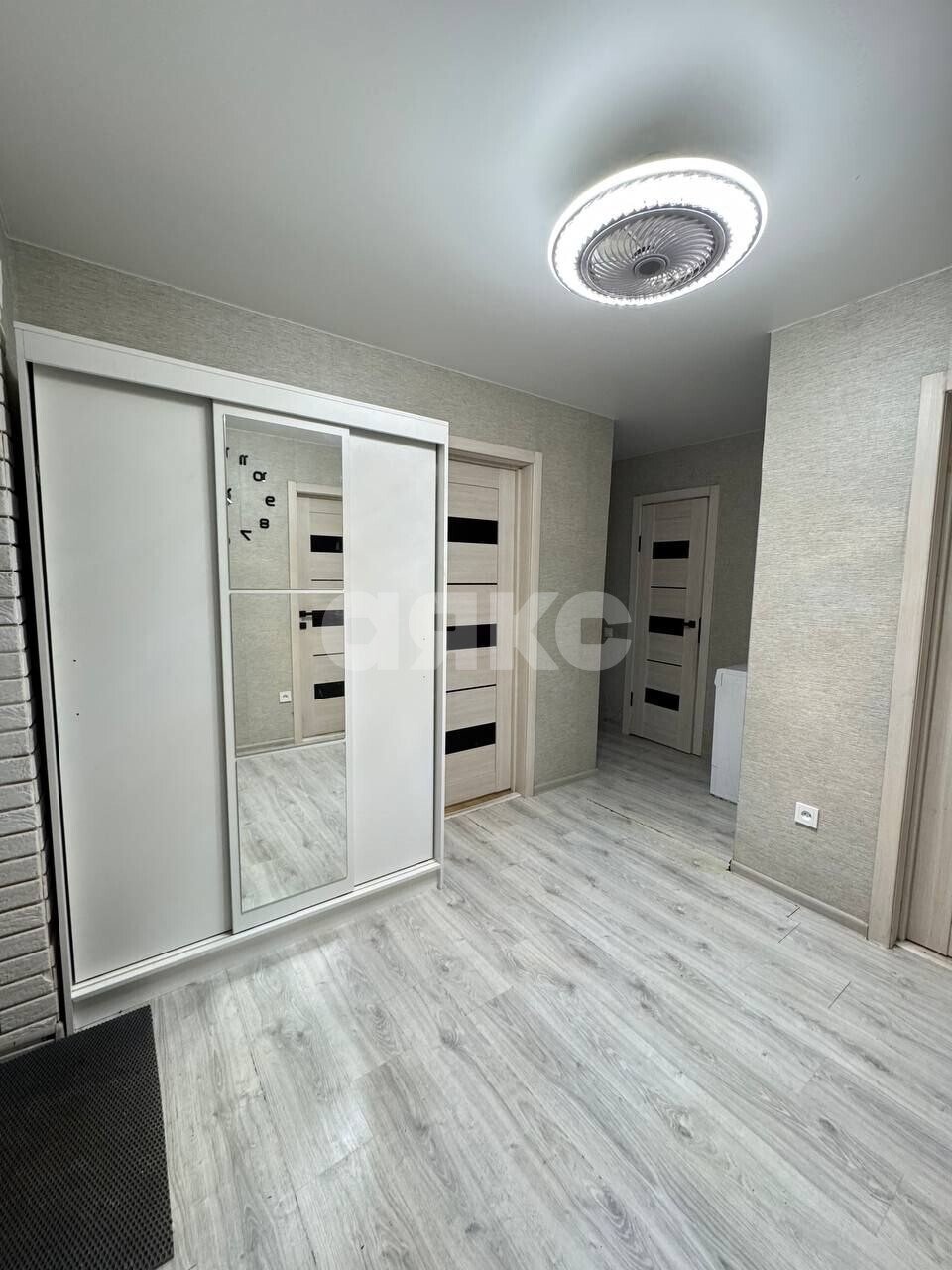 Фото №2: 4-комнатная квартира <span class="whitespace-nowrap">83 м²</span>, <span class="whitespace-nowrap">1/5 эт.</span> - Туапсе, ул. Ленинградская, 12