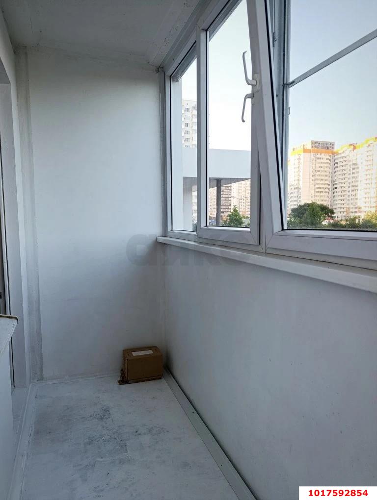 Фото №10: 2-комнатная квартира <span class="whitespace-nowrap">70 м²</span>, <span class="whitespace-nowrap">1/16 эт.</span> - Краснодар, Карасунский внутригородской округ, мкр. Почтовый, пр-кт имени писателя Знаменского, 31к1