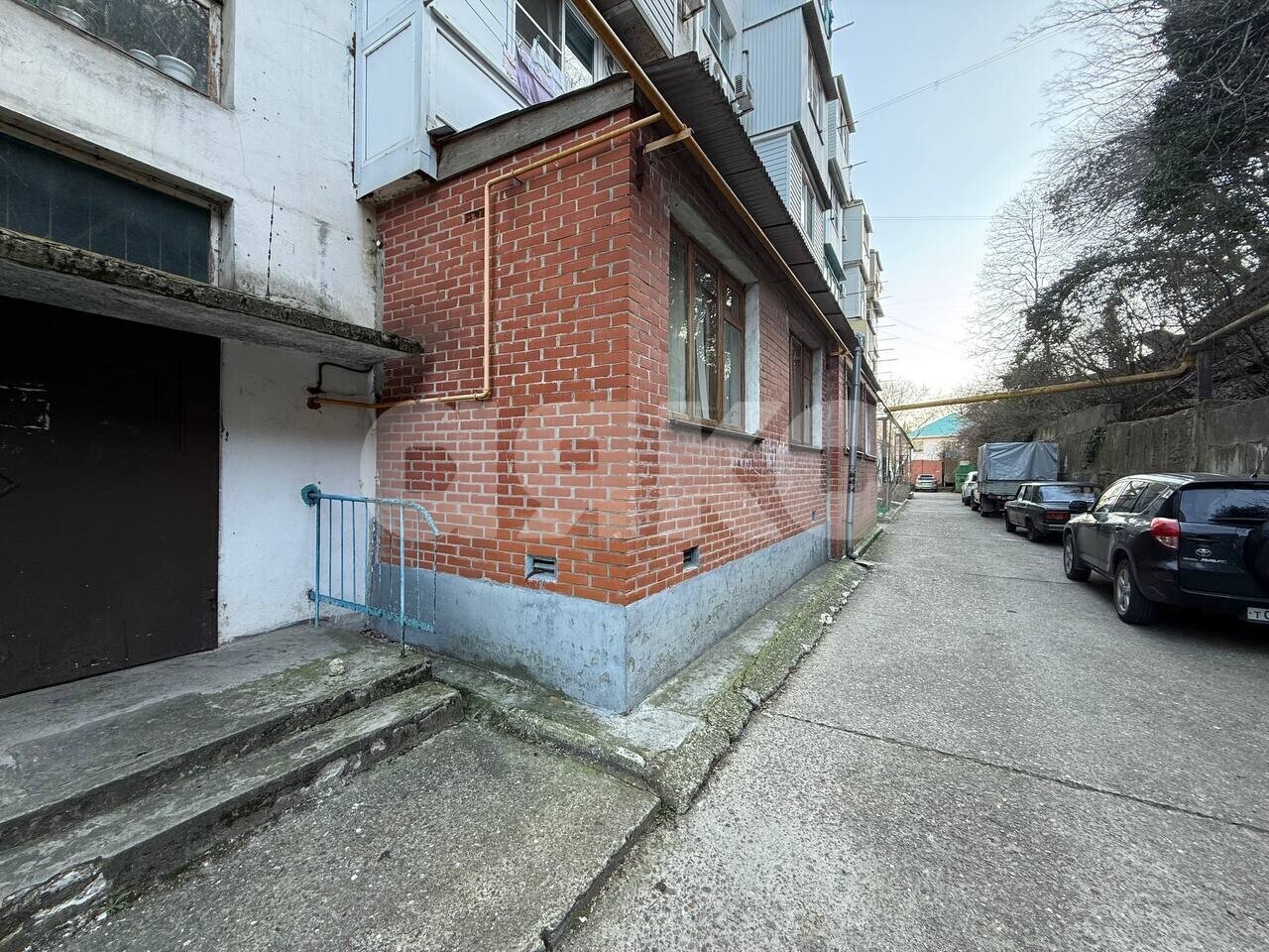 Фото №2: 3-комнатная квартира <span class="whitespace-nowrap">85 м²</span>, <span class="whitespace-nowrap">1/5 эт.</span> - Туапсе, ул. Фрунзе, 53А