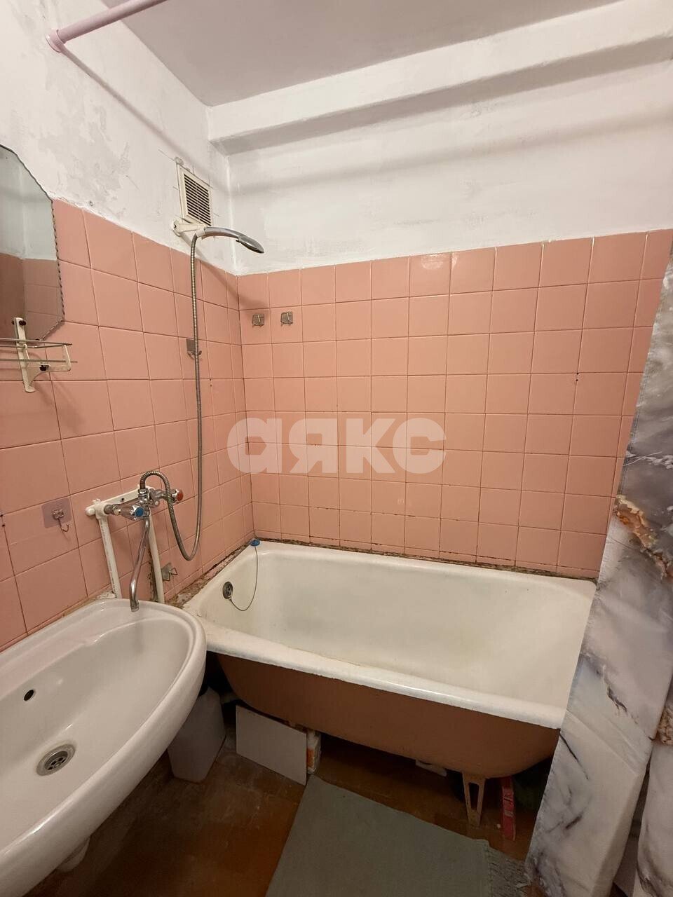 Фото №8: 2-комнатная квартира <span class="whitespace-nowrap">47 м²</span>, <span class="whitespace-nowrap">7/9 эт.</span> - Туапсе, ул. Ленинградская, 11