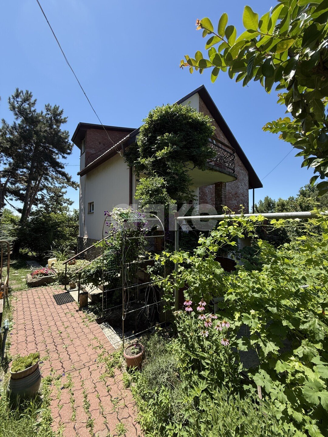 Фото №2: Дом <span class="whitespace-nowrap">224 м²</span> <span class="whitespace-nowrap">+ 12 сот.</span>, <span class="whitespace-nowrap">3 эт.</span> - Туапсе, ул. Лазурная, 29
