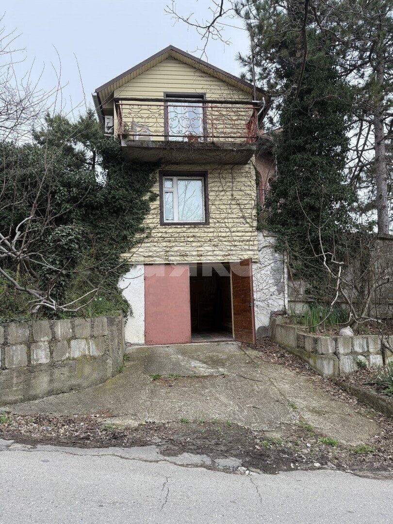 Фото №3: Дом <span class="whitespace-nowrap">224 м²</span> <span class="whitespace-nowrap">+ 12 сот.</span>, <span class="whitespace-nowrap">3 эт.</span> - Туапсе, ул. Лазурная, 29