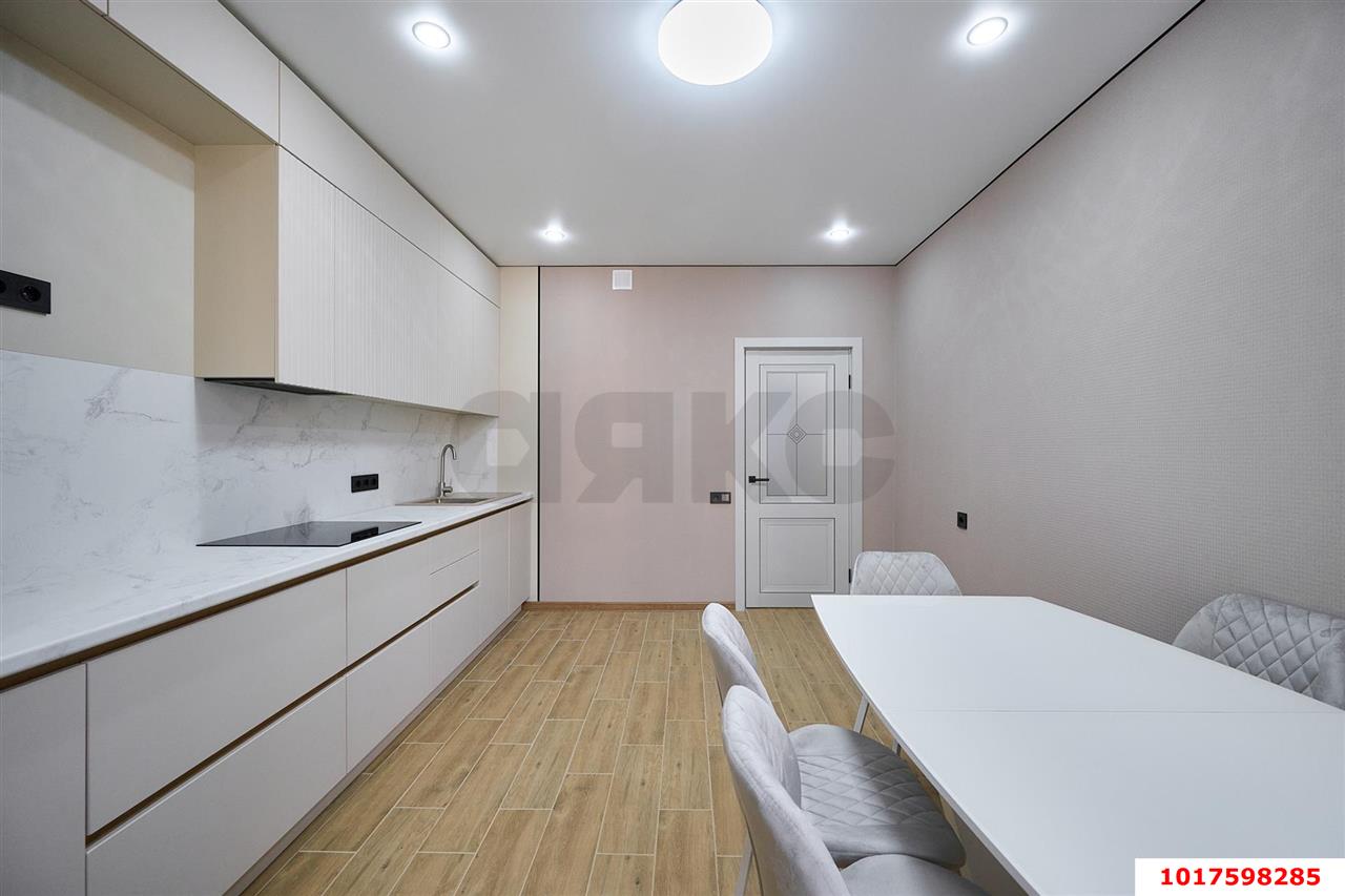 Фото №2: 3-комнатная квартира <span class="whitespace-nowrap">82 м²</span>, <span class="whitespace-nowrap">13/24 эт.</span> - Краснодар, Карасунский внутригородской округ, Камвольно-суконный Комбинат, мкр. ЖК Урал, ул. Уральская, 87/7