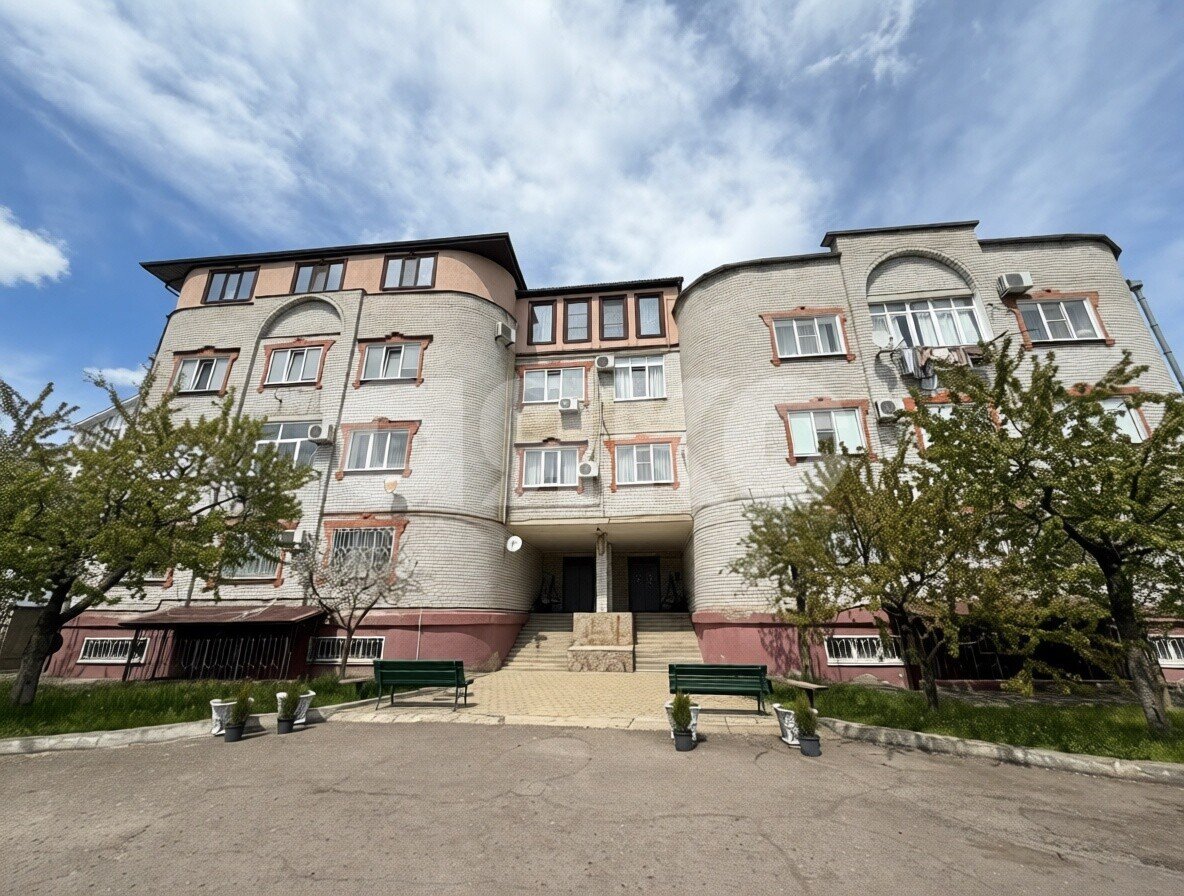 Фото №6: 2-комнатная квартира <span class="whitespace-nowrap">73 м²</span>, <span class="whitespace-nowrap">4/4 эт.</span> - Майкоп, мкр. квартал Черёмушки, ул. 12 Марта, 161А
