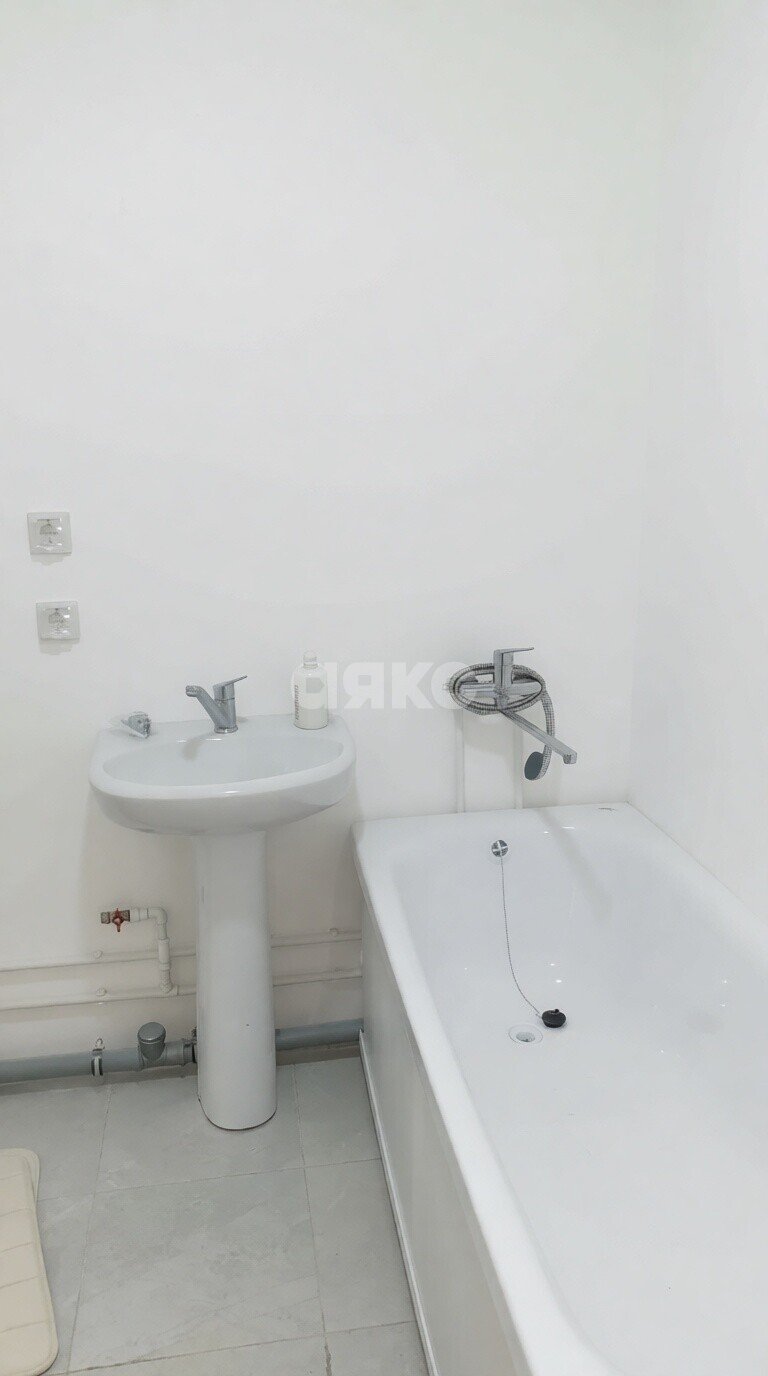 Фото №5: 2-комнатная квартира <span class="whitespace-nowrap">62 м²</span>, <span class="whitespace-nowrap">7/9 эт.</span> - Майкоп, ул. Олега Цокова, 2