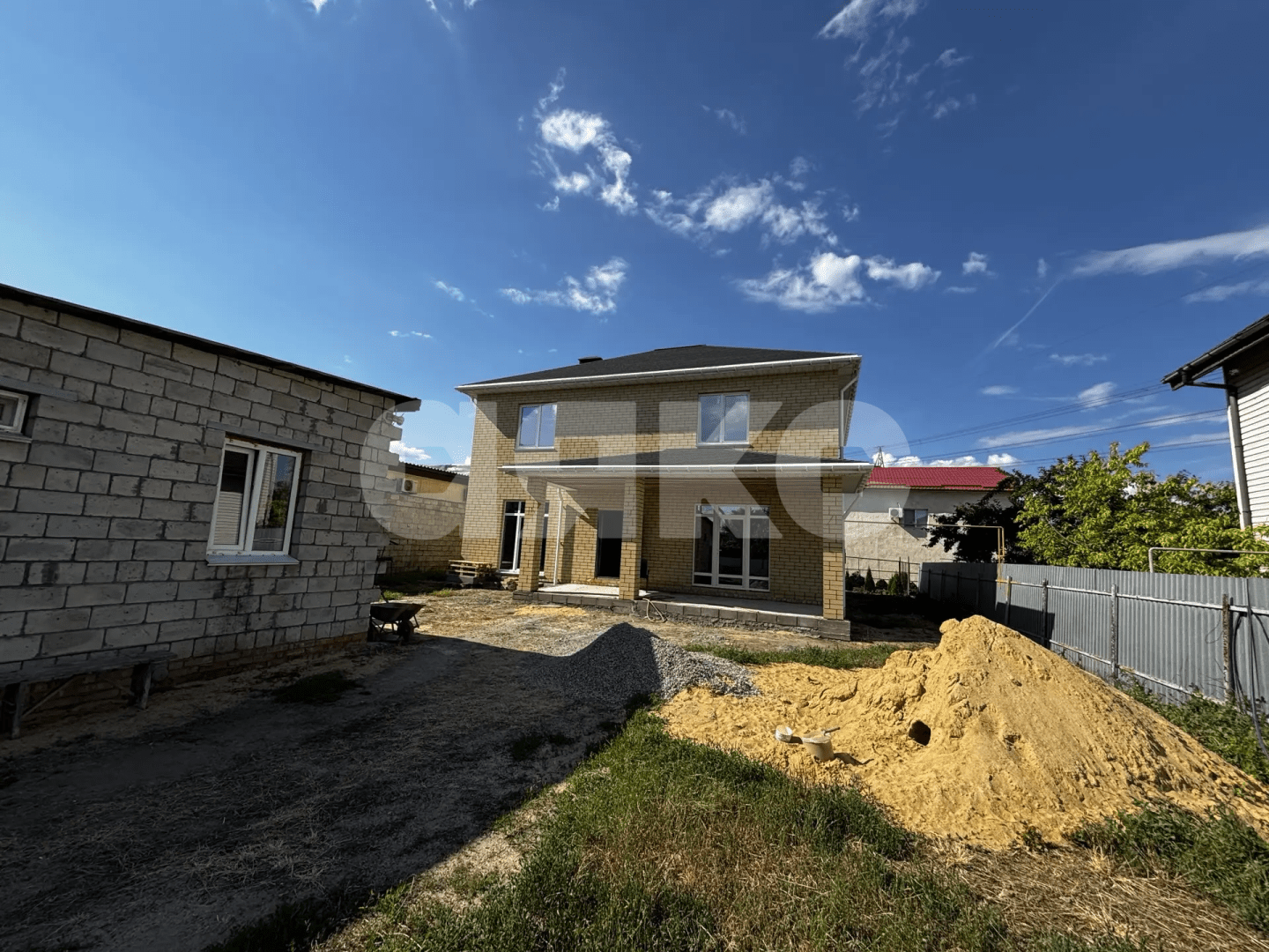Фото №3: Коттедж <span class="whitespace-nowrap">206 м²</span> <span class="whitespace-nowrap">+ 8 сот.</span>, <span class="whitespace-nowrap">2 эт.</span> - Волгоград, Тракторозаводский, Рынок, мкр. СНТ Энергетик, ул. Героев Тулы, 6/271