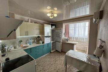 Фото №1: 1-комнатная квартира <span class="whitespace-nowrap">42 м²</span>, <span class="whitespace-nowrap">9/16 эт.</span> - Краснодар, мкр. Московский, ул. имени Николая Семеновича Котлярова, 17