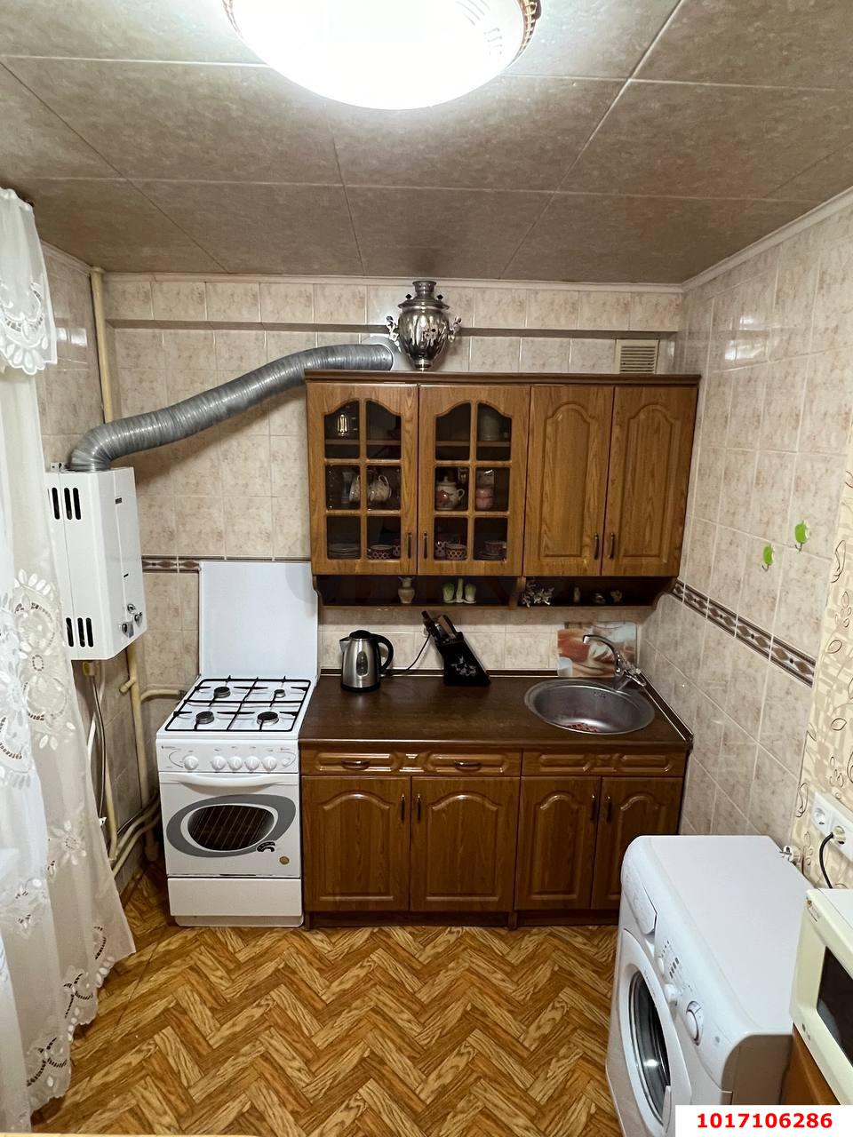 Фото №1: 3-комнатная квартира <span class="whitespace-nowrap">60 м²</span>, <span class="whitespace-nowrap">4/5 эт.</span> - Краснодар, Центральный внутригородской округ, мкр. Центральный, ул. Братьев Дроздовых, 29