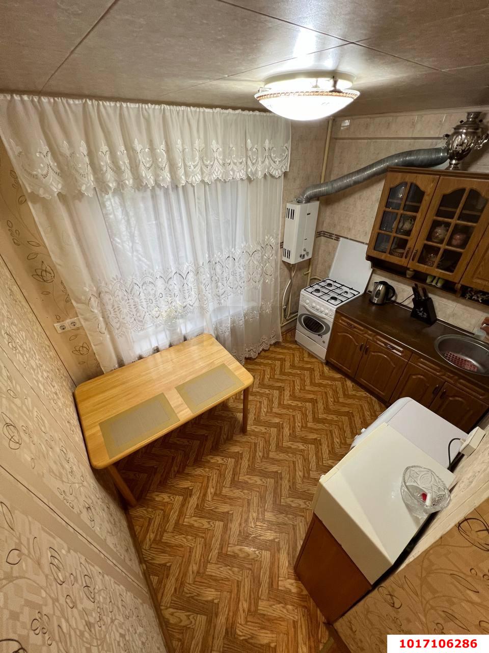 Фото №2: 3-комнатная квартира <span class="whitespace-nowrap">60 м²</span>, <span class="whitespace-nowrap">4/5 эт.</span> - Краснодар, Центральный внутригородской округ, мкр. Центральный, ул. Братьев Дроздовых, 29