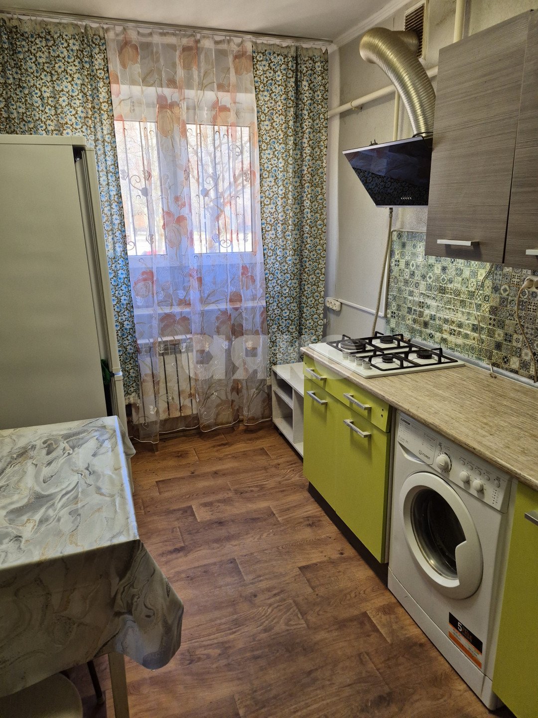 Фото №1: 2-комнатная квартира <span class="whitespace-nowrap">46 м²</span>, <span class="whitespace-nowrap">1/9 эт.</span> - Мариуполь, Жовтневый, мкр. Западный, ул. 60 лет СССР, 8