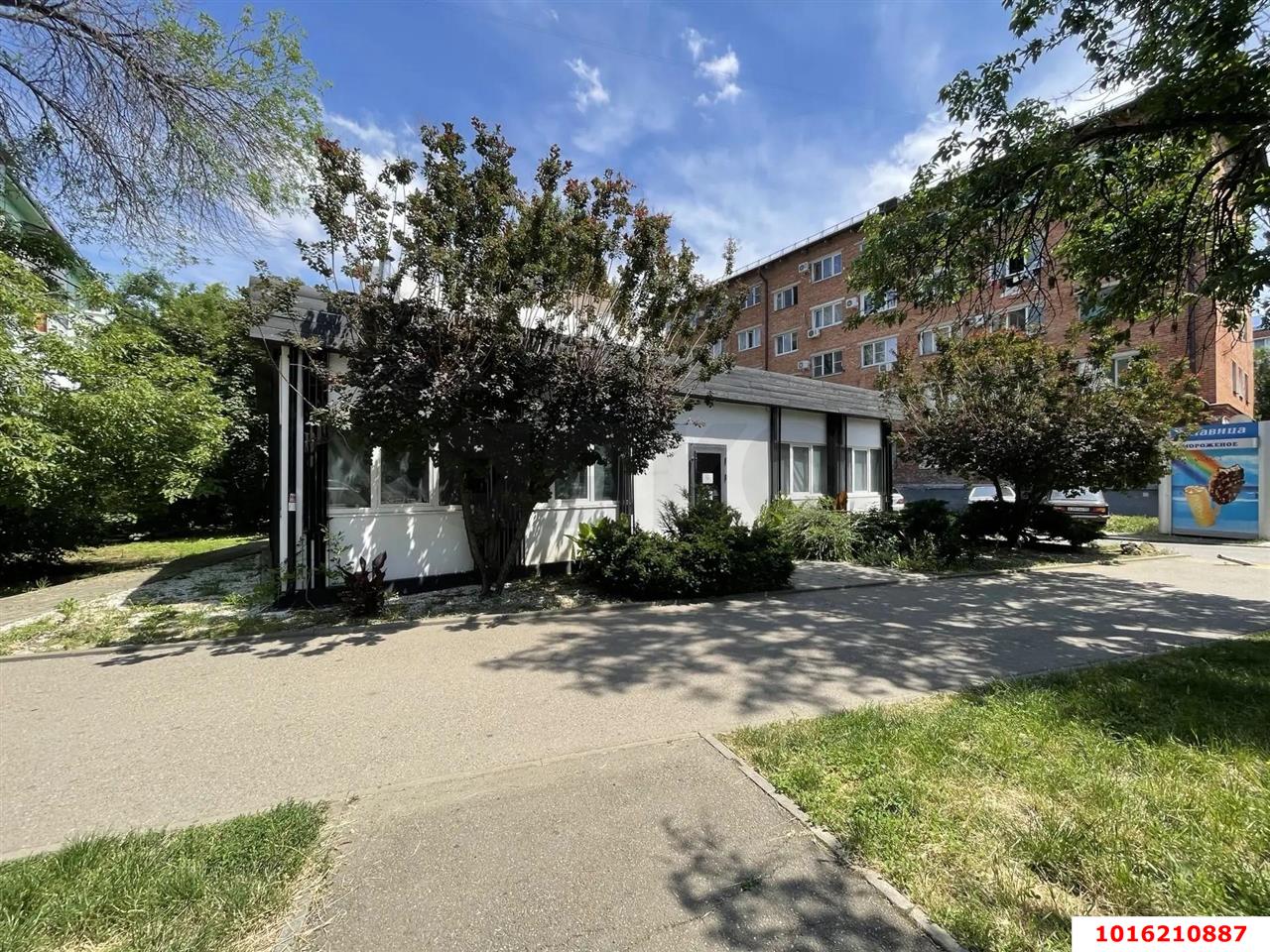 Фото №1: Отдельное здание <span class="whitespace-nowrap">278 м²</span>, <span class="whitespace-nowrap">1/2 эт.</span> - Краснодар, Западный внутригородской округ, мкр. Фестивальный, пр-д Тургенева