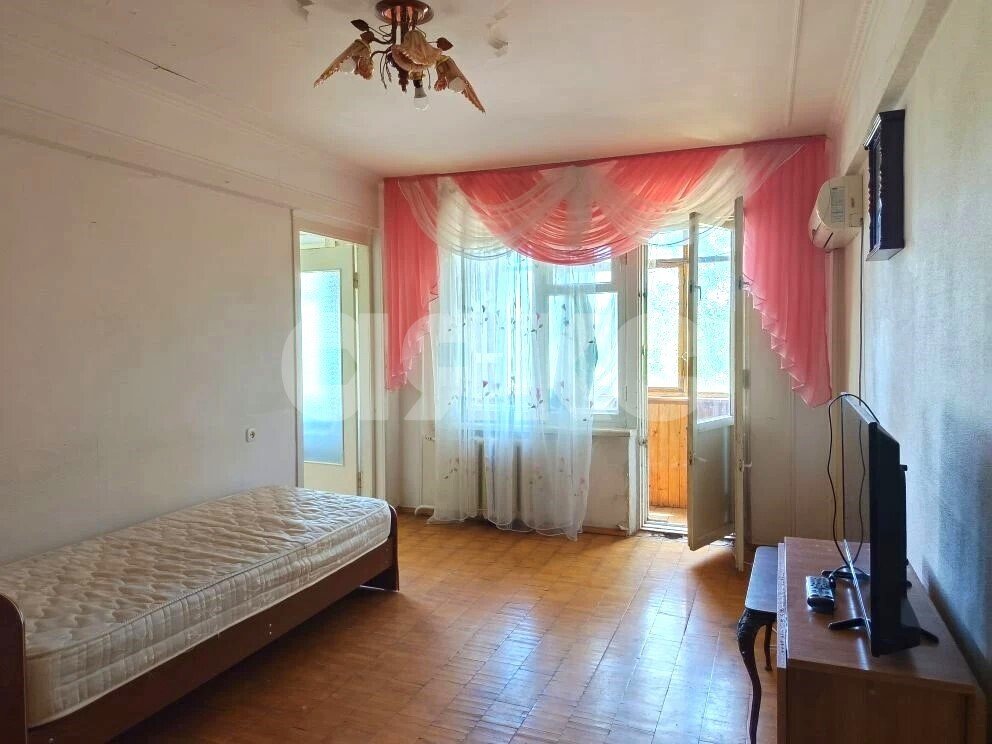 Фото №2: 4-комнатная квартира <span class="whitespace-nowrap">58 м²</span>, <span class="whitespace-nowrap">4/5 эт.</span> - Волгоград, Дзержинский, Жилгородок, мкр. 135-й, ул. 51-й Гвардейской Дивизии, 57