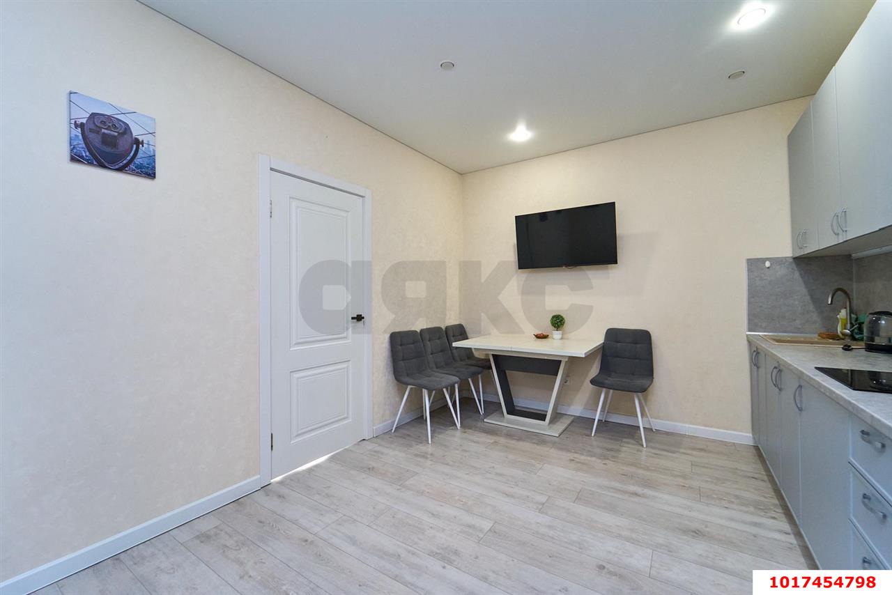 Фото №4: 1-комнатная квартира <span class="whitespace-nowrap">40 м²</span>, <span class="whitespace-nowrap">22/24 эт.</span> - Краснодар, Прикубанский внутригородской округ, Россинского, мкр. жилой комплекс Дружный-2, б-р Адмиралтейский, 3к2