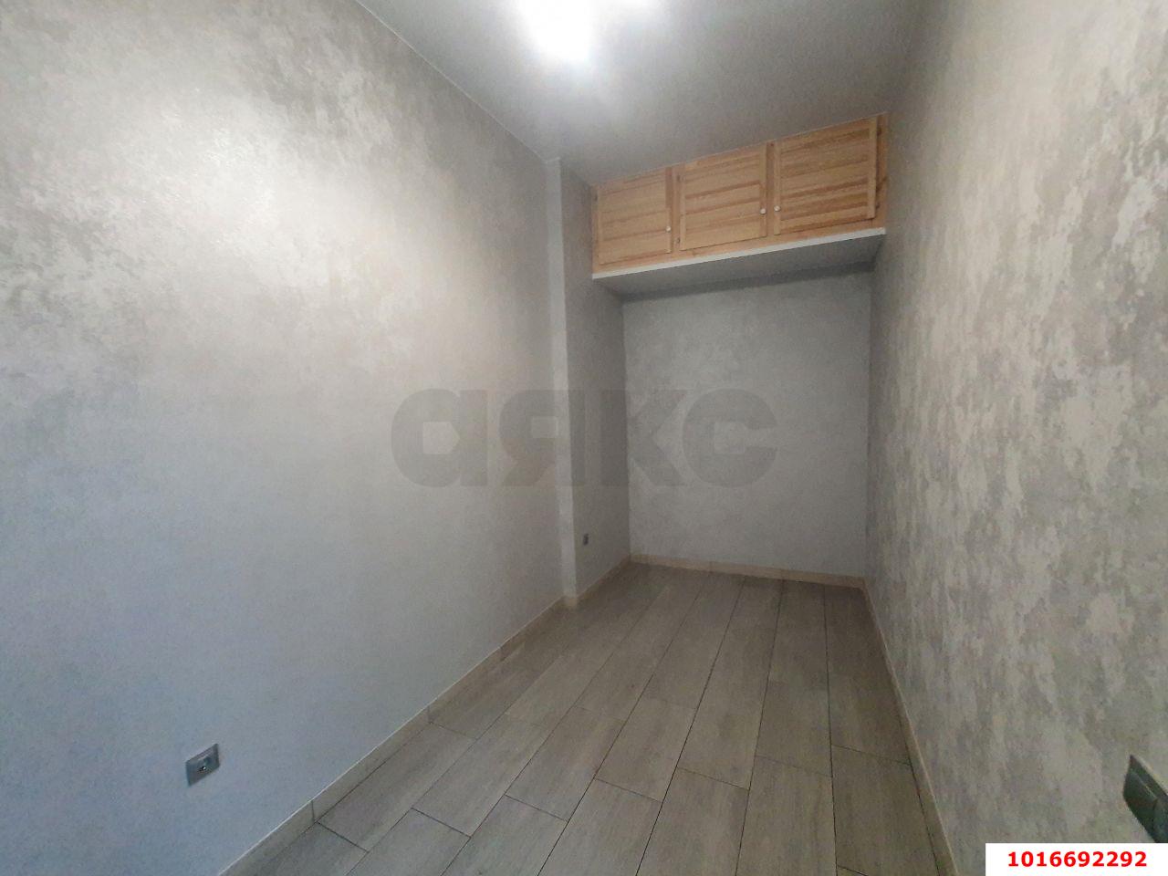 Фото №10: 1-комнатная квартира <span class="whitespace-nowrap">50 м²</span>, <span class="whitespace-nowrap">1/1 эт.</span> - Краснодар, Центральный внутригородской округ, мкр. Центральный, ул. Коммунаров, 96