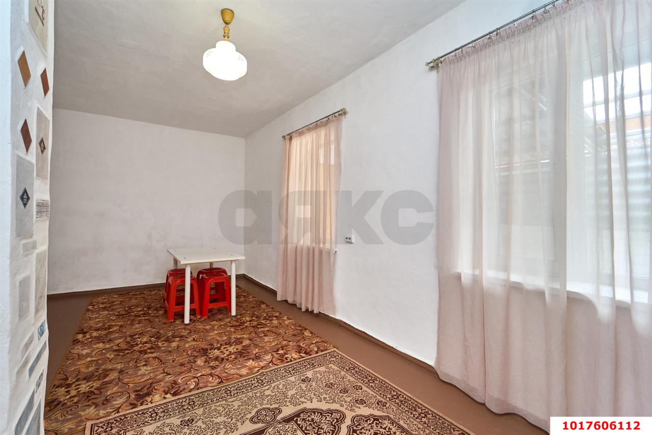 Фото №2: 1-комнатная квартира <span class="whitespace-nowrap">40 м²</span>, <span class="whitespace-nowrap">1/1 эт.</span> - Краснодар, Центральный внутригородской округ, мкр. Центральный, ул. Гоголя, 75