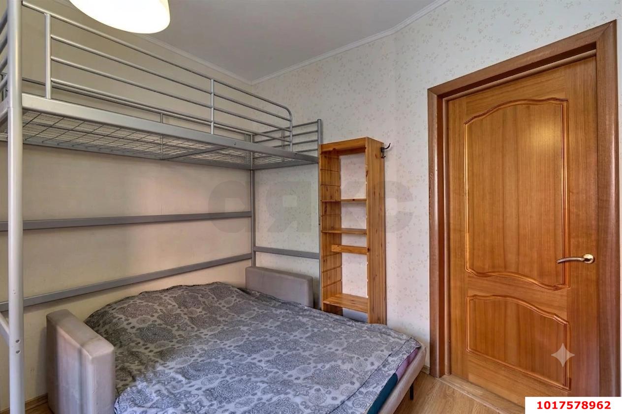 Фото №6: 2-комнатная квартира <span class="whitespace-nowrap">80 м²</span>, <span class="whitespace-nowrap">1/4 эт.</span> - Краснодар, Прикубанский внутригородской округ, мкр. Музыкальный, ул. Ангарская, 1/3