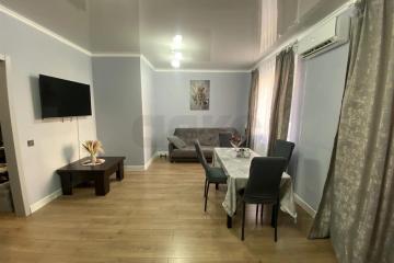 Фото №1: 2-комнатная квартира <span class="whitespace-nowrap">75 м²</span>, <span class="whitespace-nowrap">1/6 эт.</span> - Краснодар, мкр. Музыкальный, ул. имени Сергея Есенина, 151