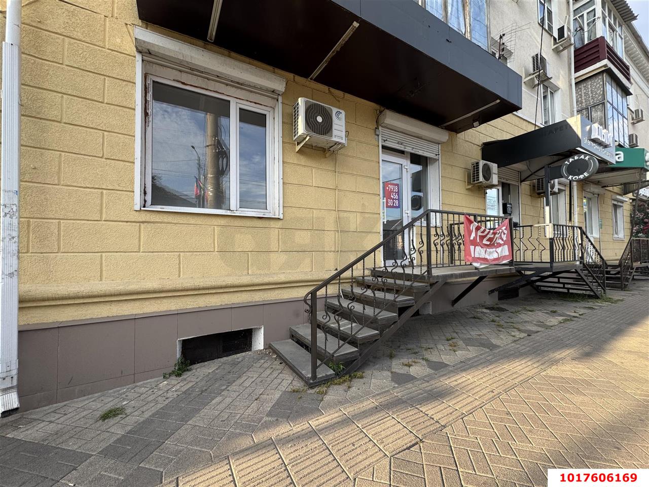 Фото №2: Торговое помещение <span class="whitespace-nowrap">32 м²</span>, <span class="whitespace-nowrap">1/3 эт.</span> - Краснодар, Центральный внутригородской округ, мкр. Центральный, ул. Северная, 347
