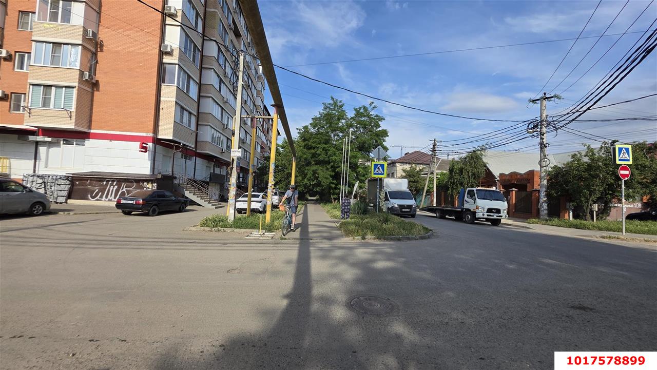 Фото №2: Торговое помещение <span class="whitespace-nowrap">58 м²</span>, <span class="whitespace-nowrap">-1/6 эт.</span> - Краснодар, Прикубанский внутригородской округ, Калинино, Завод Радиоизмерительных Приборов, мкр. жилой комплекс Красивый, пер. Топольковый, 13