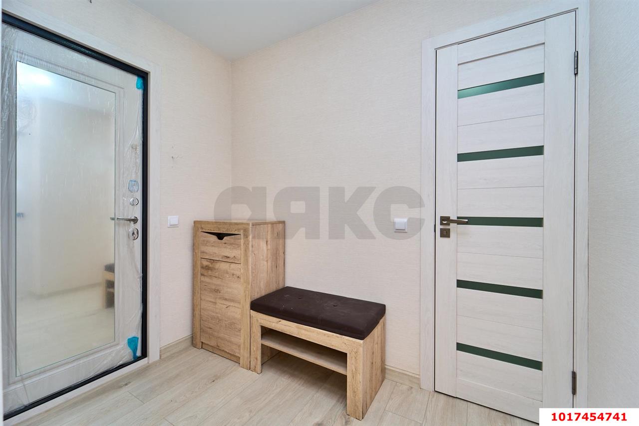 Фото №2: 1-комнатная квартира <span class="whitespace-nowrap">42 м²</span>, <span class="whitespace-nowrap">16/16 эт.</span> - Краснодар, Прикубанский внутригородской округ, мкр. Завод Измерительных Приборов, ул. имени 40-летия Победы, 33/10