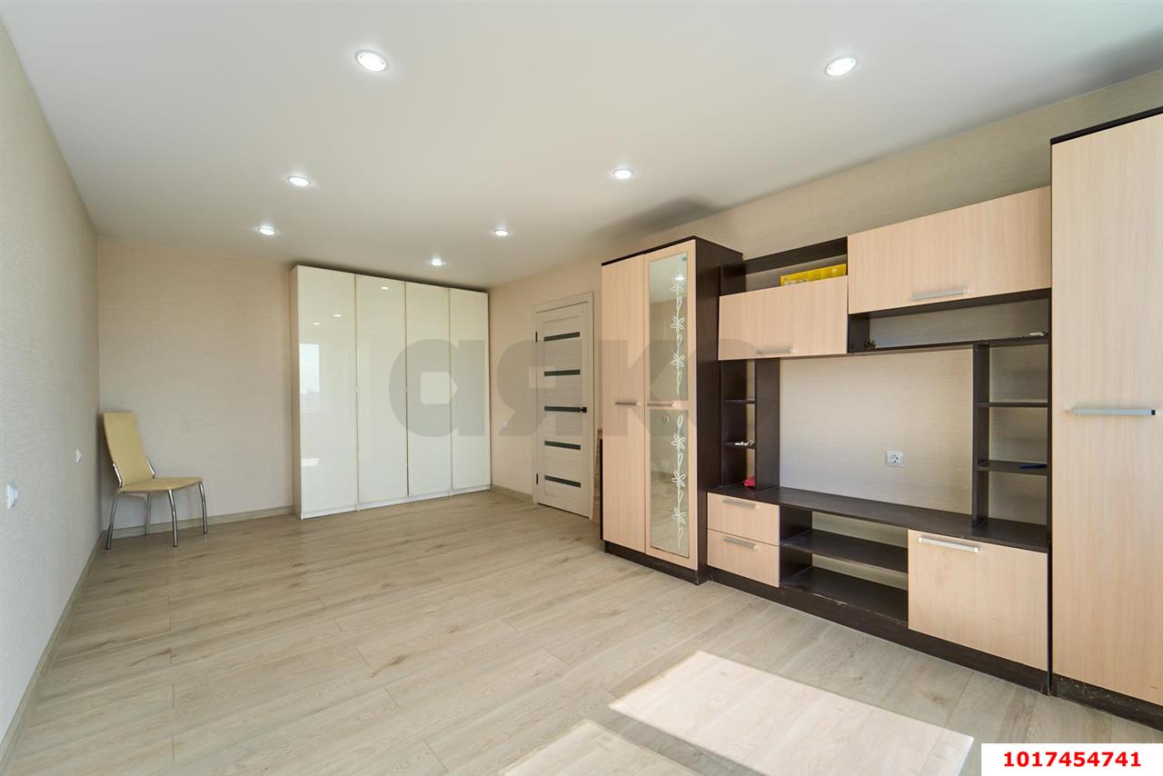 Фото №13: 1-комнатная квартира <span class="whitespace-nowrap">42 м²</span>, <span class="whitespace-nowrap">16/16 эт.</span> - Краснодар, Прикубанский внутригородской округ, мкр. Завод Измерительных Приборов, ул. имени 40-летия Победы, 33/10