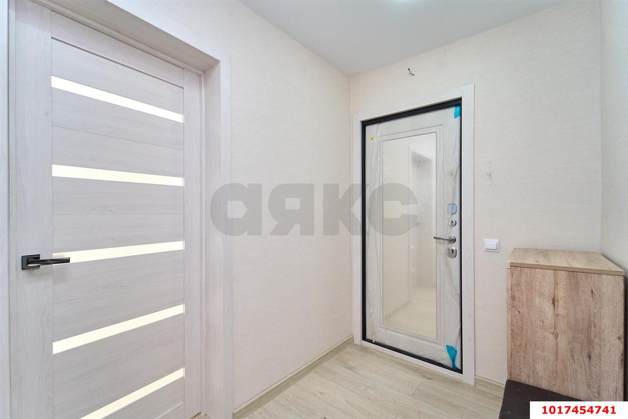 Фото №3: 1-комнатная квартира <span class="whitespace-nowrap">42 м²</span>, <span class="whitespace-nowrap">16/16 эт.</span> - Краснодар, Прикубанский внутригородской округ, мкр. Завод Измерительных Приборов, ул. имени 40-летия Победы, 33/10