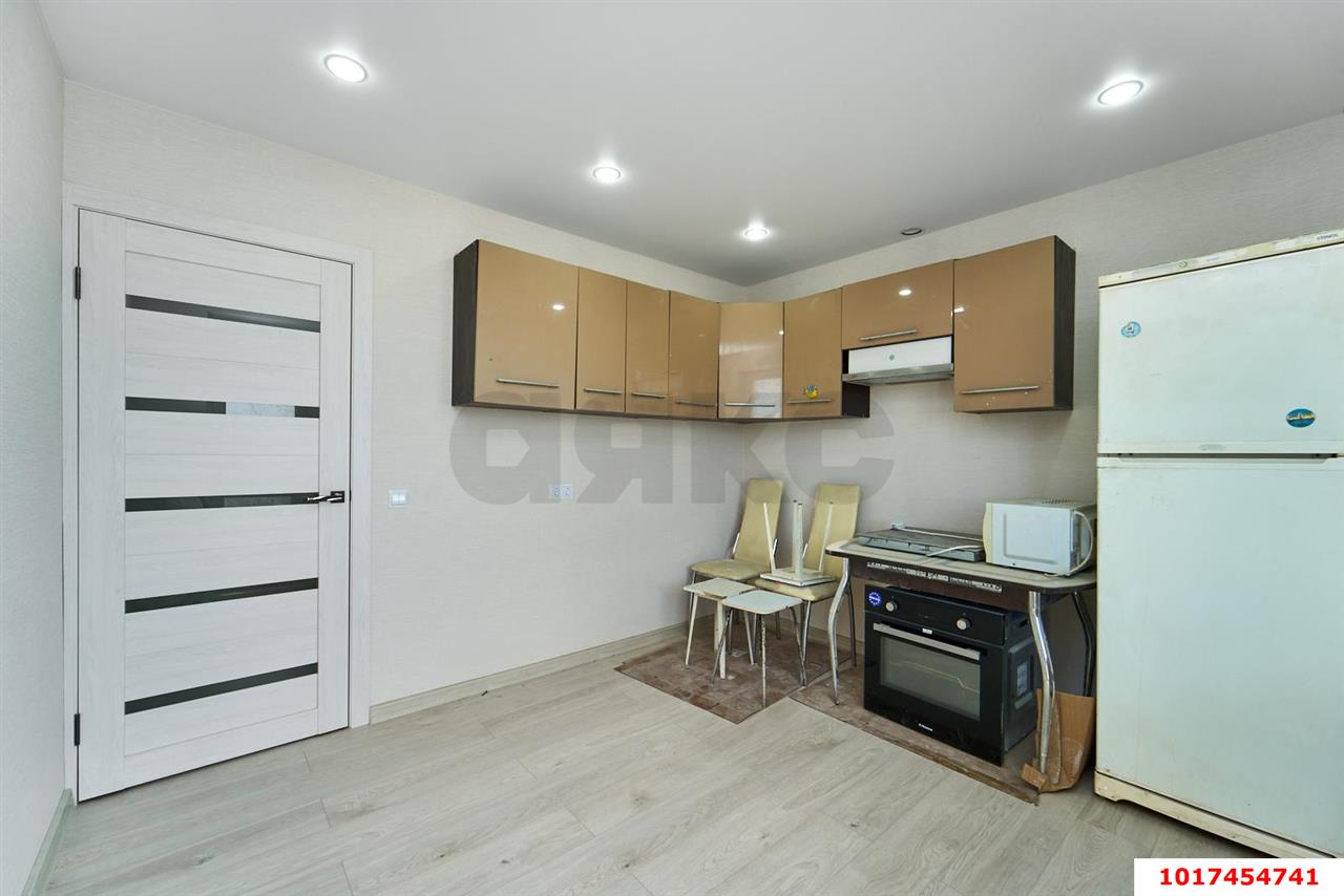 Фото №9: 1-комнатная квартира <span class="whitespace-nowrap">42 м²</span>, <span class="whitespace-nowrap">16/16 эт.</span> - Краснодар, Прикубанский внутригородской округ, мкр. Завод Измерительных Приборов, ул. имени 40-летия Победы, 33/10