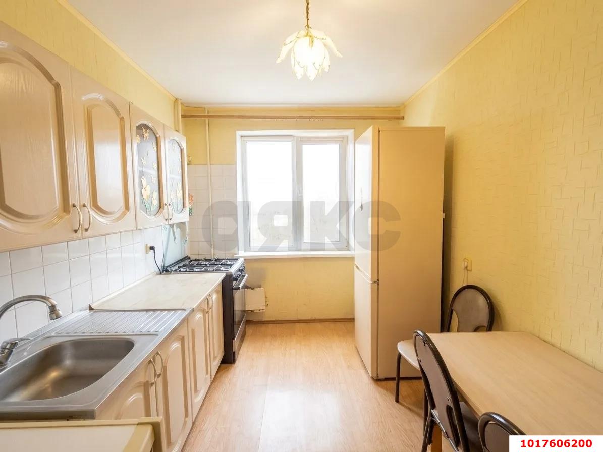 Фото №1: 2-комнатная квартира <span class="whitespace-nowrap">55 м²</span>, <span class="whitespace-nowrap">5/10 эт.</span> - Краснодар, Западный внутригородской округ, мкр. Юбилейный, ул. Рождественская набережная, 19