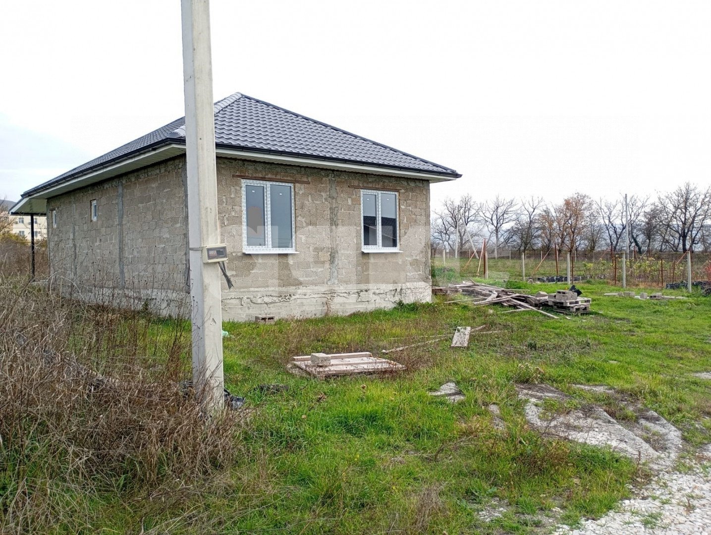 Фото №4: Дом <span class="whitespace-nowrap">87 м²</span> <span class="whitespace-nowrap">+ 4 сот.</span>, <span class="whitespace-nowrap">1 эт.</span> - Семигорский, ул. Виноградная