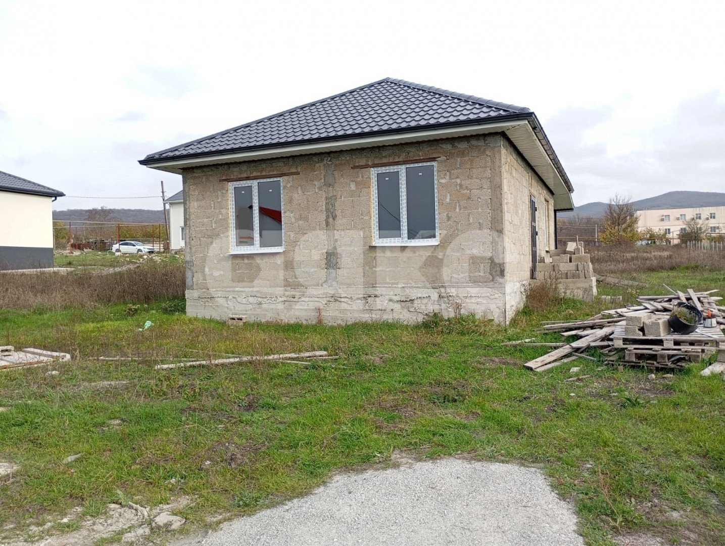 Фото №2: Дом <span class="whitespace-nowrap">87 м²</span> <span class="whitespace-nowrap">+ 4 сот.</span>, <span class="whitespace-nowrap">1 эт.</span> - Семигорский, ул. Виноградная