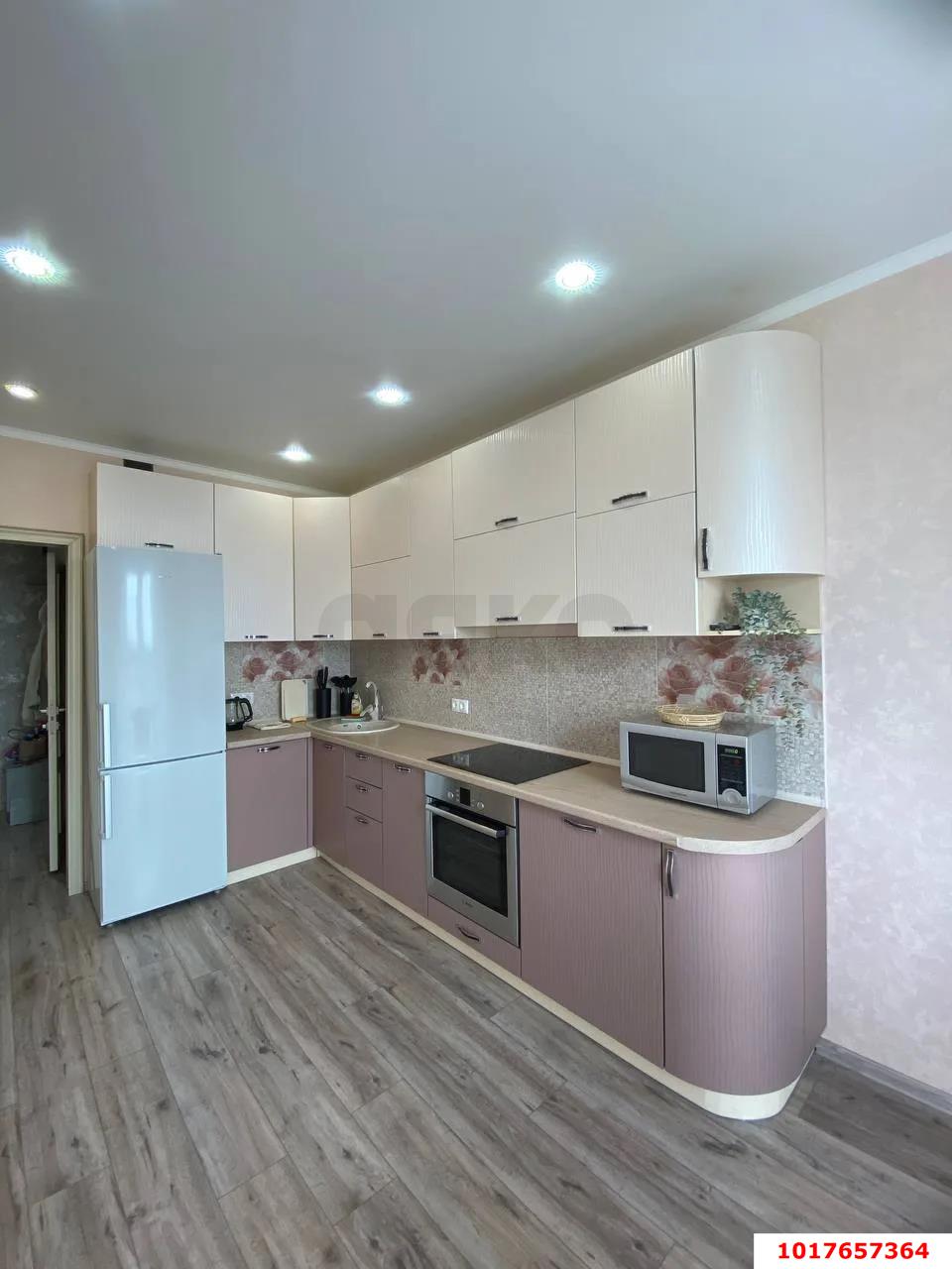 Фото №1: 1-комнатная квартира <span class="whitespace-nowrap">41 м²</span>, <span class="whitespace-nowrap">21/25 эт.</span> - Краснодар, Прикубанский внутригородской округ, ЖК Кубанский, мкр. Завод Измерительных Приборов, ул. Зиповская, 34к1