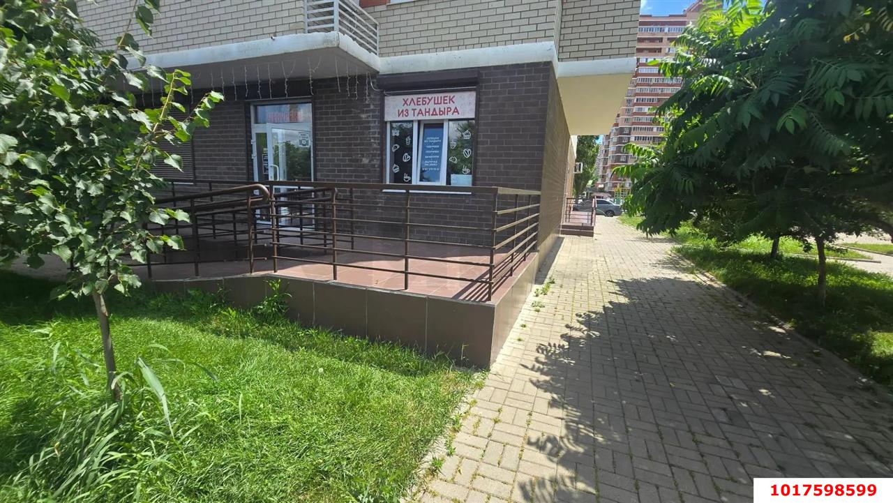 Фото №5: Торговое помещение <span class="whitespace-nowrap">65 м²</span>, <span class="whitespace-nowrap">1/18 эт.</span> - Краснодар, Карасунский внутригородской округ, Гидростроителей, мкр. жилой комплекс Премьера, ул. Автолюбителей, 1/7к2