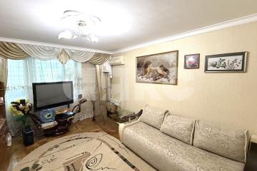 Фото №1: 2-комнатная квартира <span class="whitespace-nowrap">48 м²</span>, <span class="whitespace-nowrap">1/9 эт.</span> - Майкоп, мкр. квартал Черёмушки, ул. Пионерская, 381