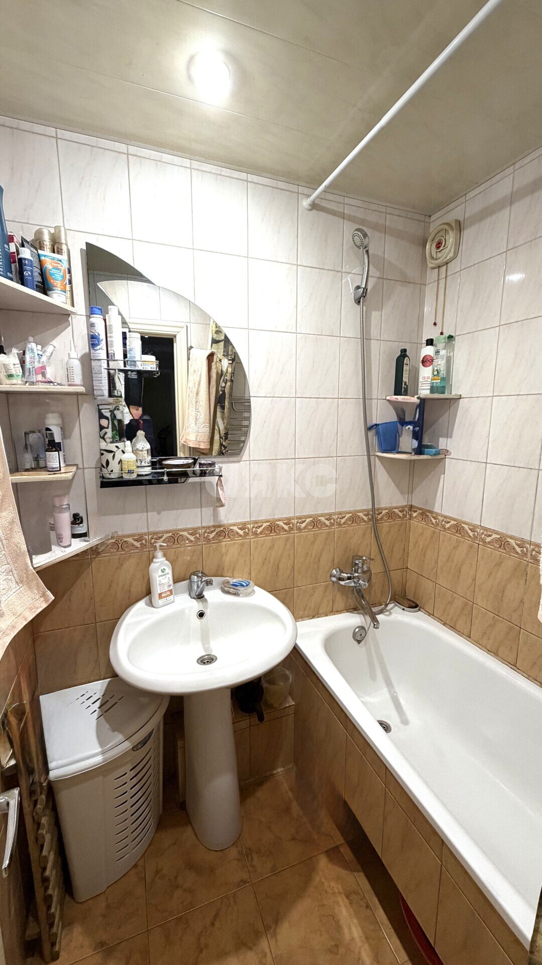 Фото №6: 2-комнатная квартира <span class="whitespace-nowrap">48 м²</span>, <span class="whitespace-nowrap">1/9 эт.</span> - Майкоп, мкр. квартал Черёмушки, ул. Пионерская, 381
