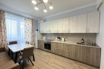 Фото №1: 2-комнатная квартира <span class="whitespace-nowrap">71 м²</span>, <span class="whitespace-nowrap">19/20 эт.</span> - Краснодар, мкр. Центральный, ул. Октябрьская, 181/2