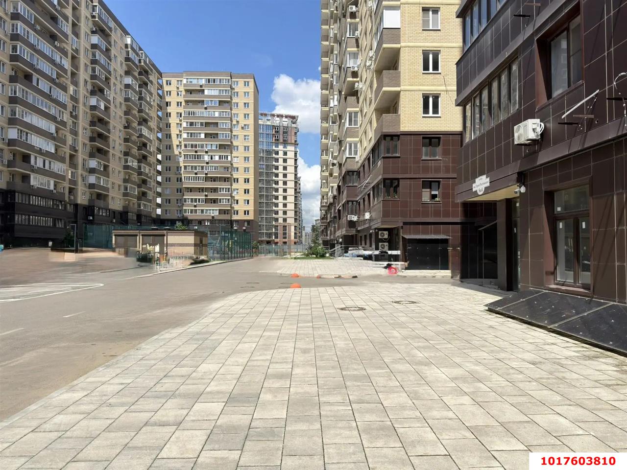 Фото №2: Торговое помещение <span class="whitespace-nowrap">44 м²</span>, <span class="whitespace-nowrap">1/16 эт.</span> - Краснодар, Прикубанский внутригородской округ, мкр. жилой комплекс Ракурс, ул. имени Героя Ростовского, 8к6