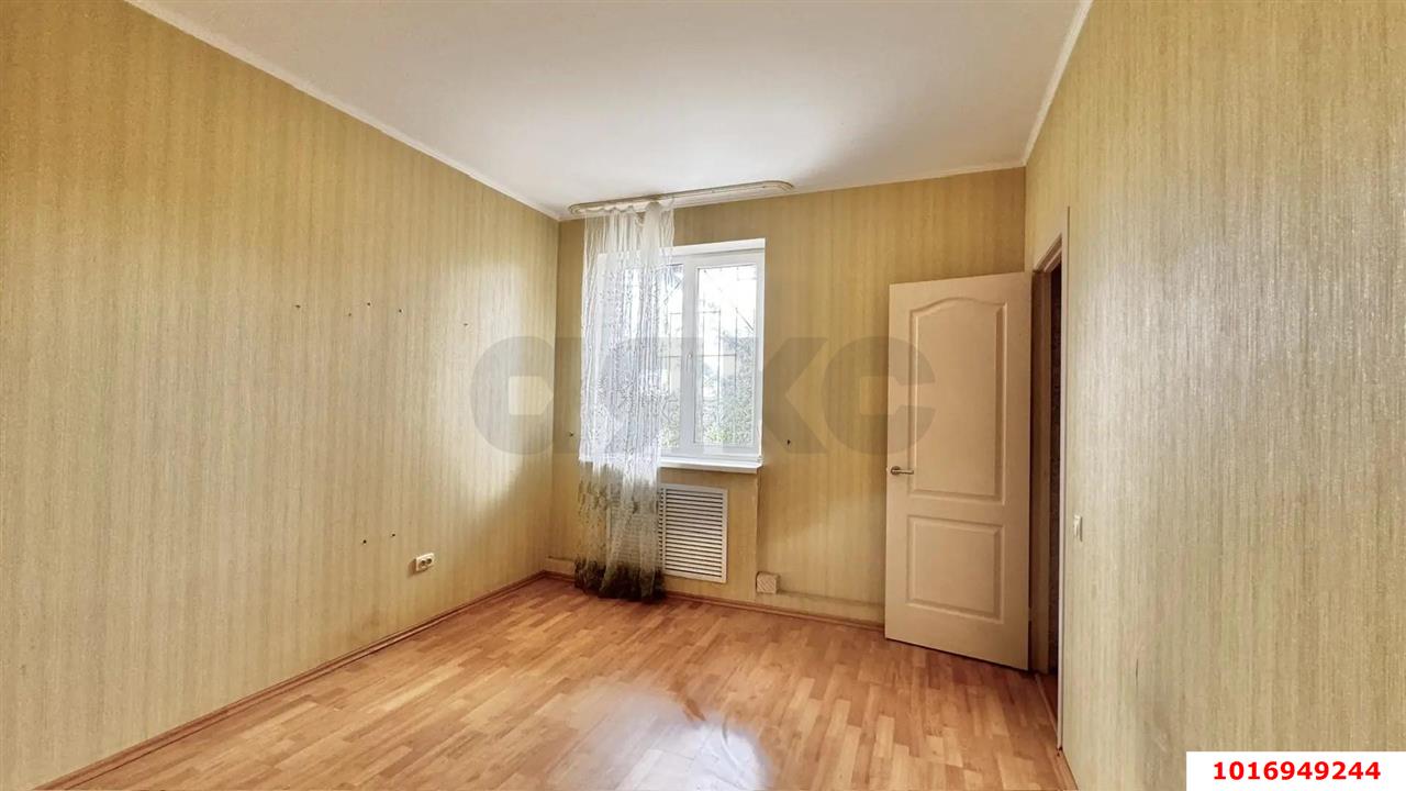 Фото №1: 1-комнатная квартира <span class="whitespace-nowrap">34 м²</span>, <span class="whitespace-nowrap">2/3 эт.</span> - Краснодар, Центральный внутригородской округ, мкр. Центральный, ул. Володи Головатого, 435/1